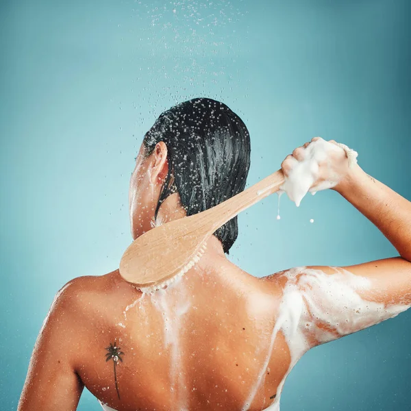 Skincare Brush Shower Woman Studio Wellness Cleaning Hygiene Blue Background — Stock Photo, Image