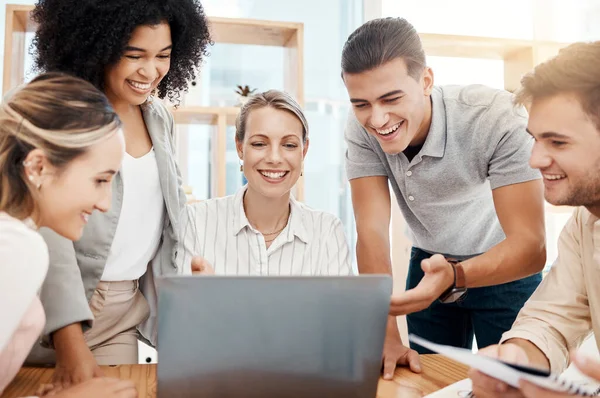 Diversity Team Laptop Doing Online Planning Conversation Browse Internet Together — Stock Photo, Image