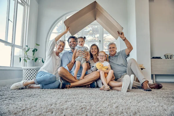 Große Familie Kinder Und Versicherungen Mit Mutter Vater Und Großeltern — Stockfoto