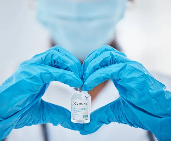 Doktor Elleri Kalp Işaretleri Virüsten Gripten Hastalıktan Korunmak Için Kovan — Stok fotoğraf