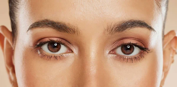 Skönhet Hudvård Och Ögon Från Kvinna Med Makeup Ögonskugga Och — Stockfoto