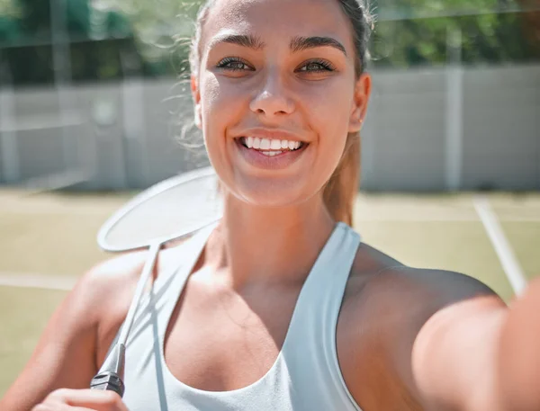 Mulher Atleta Com Selfie Tênis Para Fitness Livre Campo Ténis — Fotografia de Stock