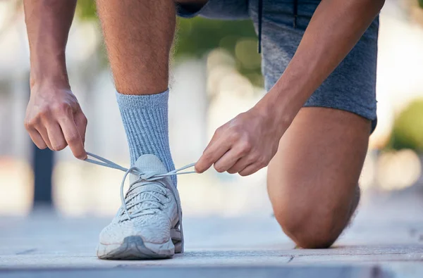 Fitness Correr Amarrar Sapatos Homem Rua Para Treinamento Exercício Estilo — Fotografia de Stock