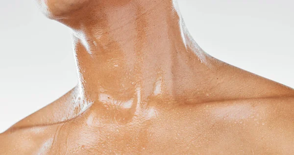 Tělo Muže Potí Cvičení Kůže Krku Vodou Kapající Nebo Mokré — Stock fotografie