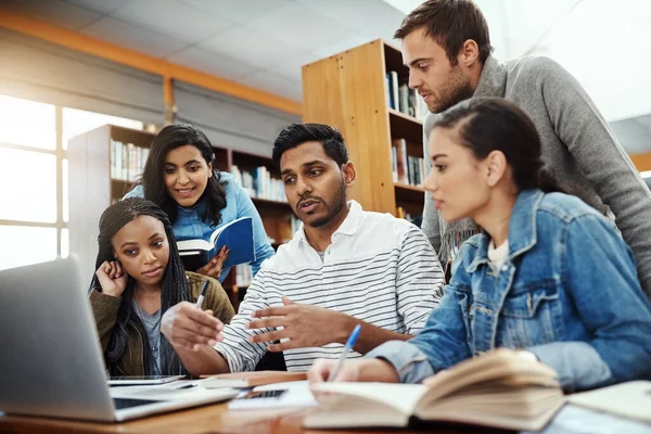 Hes Helping Them Prep Exams Group University Students Studying Library — Stock Photo, Image