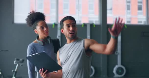 Gym Abonnement Personal Trainer Klant Doen Aanmelden Voor Het Lidmaatschap — Stockvideo