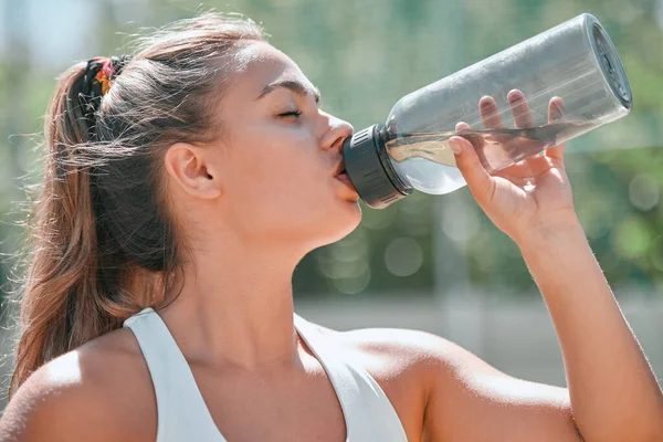 Fitness Vrouw Drinkfles Het Trainen Sporten Cardio Hardlopen Australië Dorstige — Stockfoto