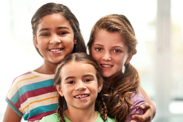 Amigos Para Todo Sempre Retrato Recortado Três Jovens Meninas Dentro — Fotografia de Stock