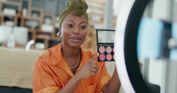 Skönhet Makeup Och Influencer Med Svart Kvinna Och Produkt För — Stockvideo