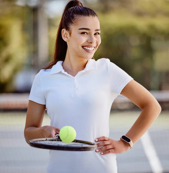Fitness Kobieta Portret Uśmiech Sportu Tenisowego Ćwiczeń Lub Treningu Wytrzymałościowego — Zdjęcie stockowe