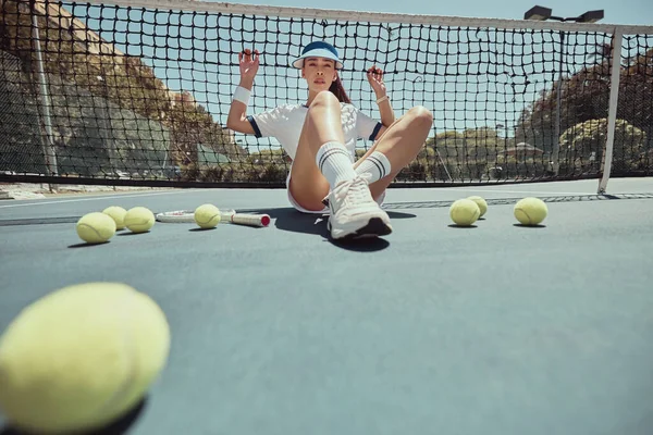 Femme Balle Tennis Sport Avec Fille Contre Filet Sur Terrain — Photo
