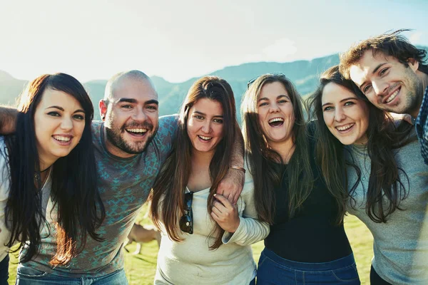 Var Lyckliga Länge Var Tillsammans Porträtt Grupp Vänner Njuter Lite — Stockfoto