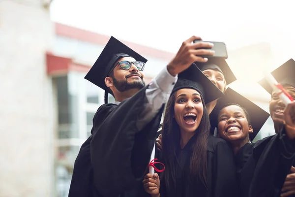 Não Será Devidamente Lembrado Sem Uma Selfie Colegas Estudantes Tirando — Fotografia de Stock