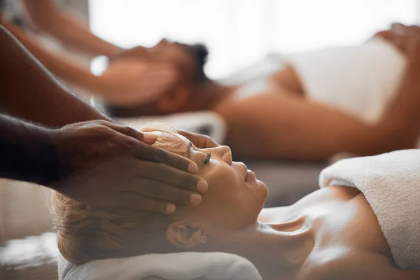Spa Wellness Massage Relax Koppel Luxe Schoonheidssalon Voor Lichaamsverzorging Gezichtsbehandeling — Stockfoto