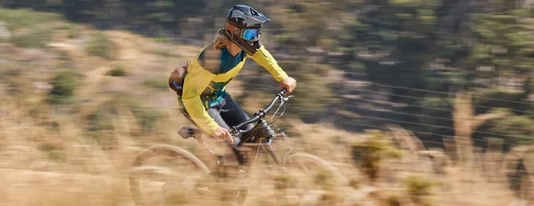 Velocidade Ciclismo Mountain Bike Homem Viajam Caminho Natureza Para Exercício — Fotografia de Stock