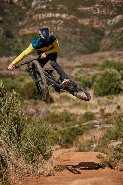 Jump Mountainbike Und Radfahrer Die Extremsport Stunt Auf Seinem Fahrrad — Stockfoto
