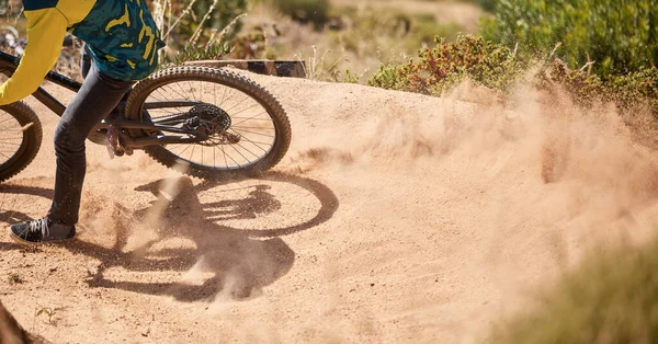 Extremsport Dirt Bike Und Staub Mit Radfahren Für Adrenalin Wettkampf — Stockfoto