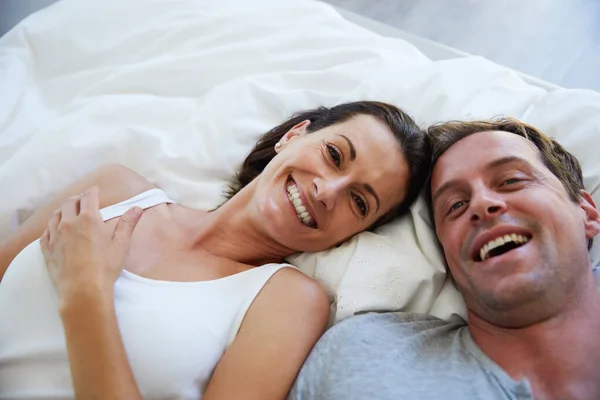 Terbangun Samping Saya Satu Satunya Portrait Matre Couple Relaxing Bed — Stok Foto