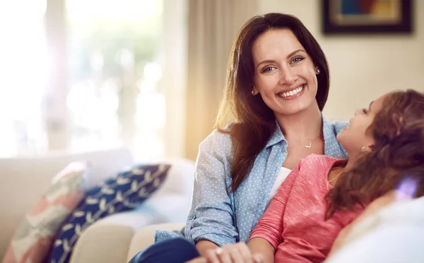You Can Decide What Watch Mom Beautiful Mother Her Adorable — Stock Photo, Image
