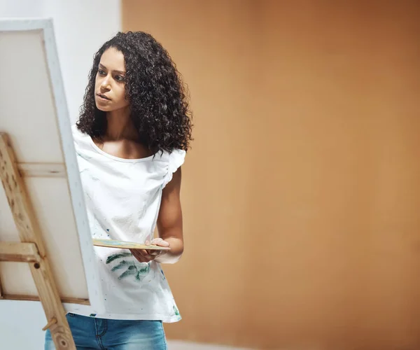 Konst Talar Där Ord Inte Kan Attraktiv Ung Kvinna Målning — Stockfoto