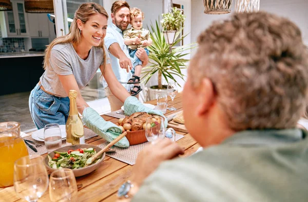 Erntedank Feier Und Familienessen Gemeinsames Mittagessen Haus Der Familie Großeltern — Stockfoto
