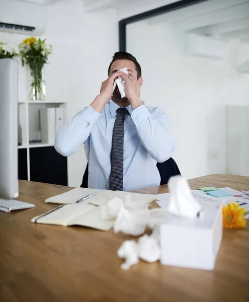 Alergias São Piores Jovem Empresário Que Sofre Alergias Trabalho — Fotografia de Stock