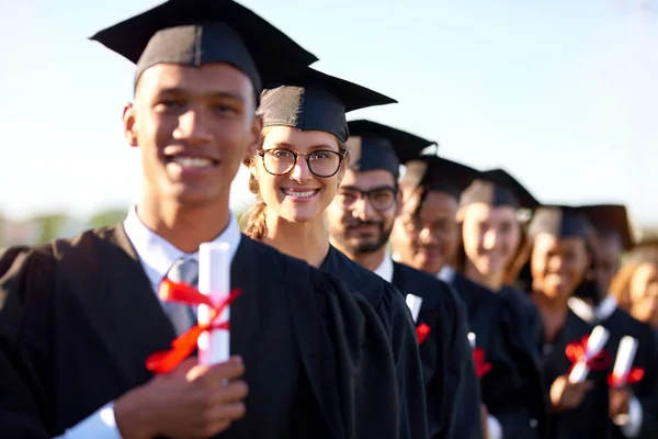 Van Nagy Napunk Diplomaosztó Napján Sorban Álló Egyetemi Hallgatók Csoportjának — Stock Fotó
