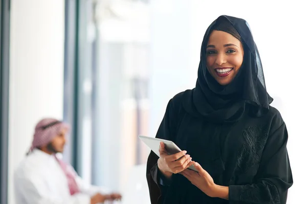 Herramienta Gestión Oficina Debe Tener Retrato Una Joven Empresaria Musulmana —  Fotos de Stock