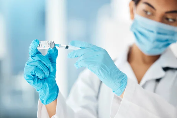 Dokter Masker Dan Penelitian Vaksin Dengan Jarum Rumah Sakit Atau — Stok Foto