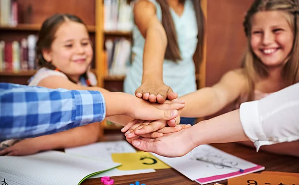 Eşit Eğitim Için Birleştik Bir Grup Küçük Çocuk Okulda Birlik — Stok fotoğraf