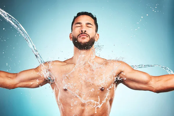 Homem Musculoso Respingo Água Bem Estar Para Fitness Saúde Com — Fotografia de Stock