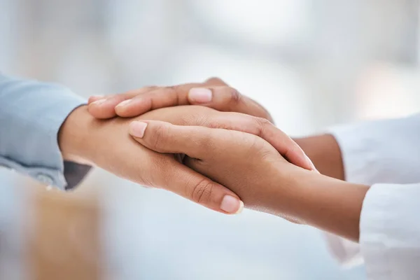 Доктор Жінки Або Тримає Руки Підтримку Довіру Або Медичне Оздоровлення — стокове фото