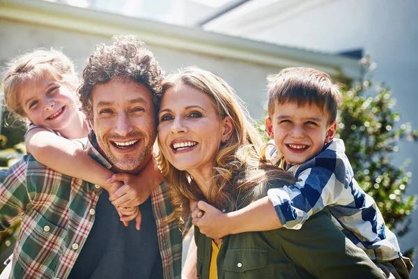 Qualitätszeit Ist Das Wichtigste Porträt Einer Glücklichen Familie Die Zeit — Stockfoto