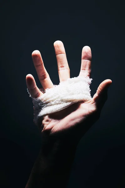 Verband Schwarze Und Handfläche Des Mannes Mit Schmerzen Bei Medizinischen — Stockfoto