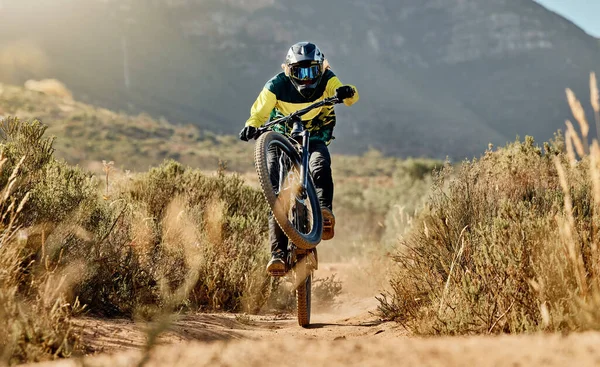 Mountainbiker Dirt Bike Und Dessertfahrer Fahren Auf Sportfahrrädern Auf Naturpfaden — Stockfoto