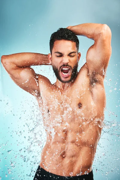 Hombre Musculoso Salpicadura Agua Salud Para Bienestar Fitness Higiene Con — Foto de Stock