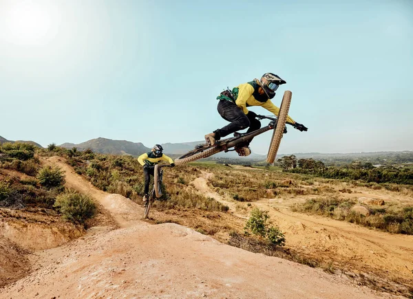 Motor Gunung Lompat Olahraga Ekstrim Dan Lacak Tanah Luar Ruangan — Stok Foto