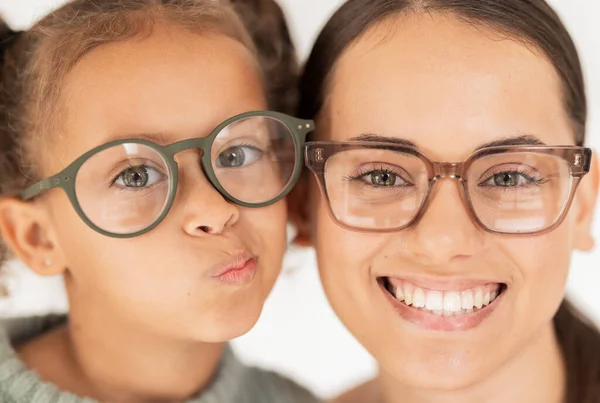 Familj Optometri Och Ögonvård Med Glasögon För Mor Och Barn — Stockfoto