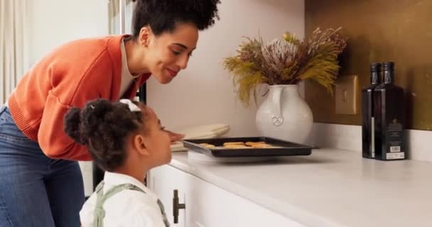 Vaření Plácnutí Matka Dívka Kuchyni Pro Učení Pomoc Týmová Práce — Stock video