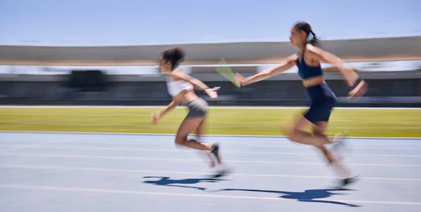 Bayrak Yarışı Koşu Spor Kadınları Antrenman Enerji Spor Için Stadyumda — Stok fotoğraf