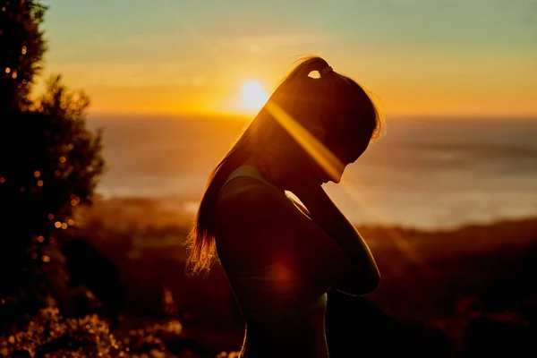 Correre Toglie Davvero Una Giovane Donna Che Prende Una Pausa — Foto Stock