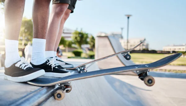 Skateboarding Skates Skate Partem Para Praticar Esportes Radicais Com Amigos — Fotografia de Stock