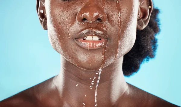 Water Mouth Face Black Woman Drops Her Lips Hygiene Grooming — Stock Photo, Image