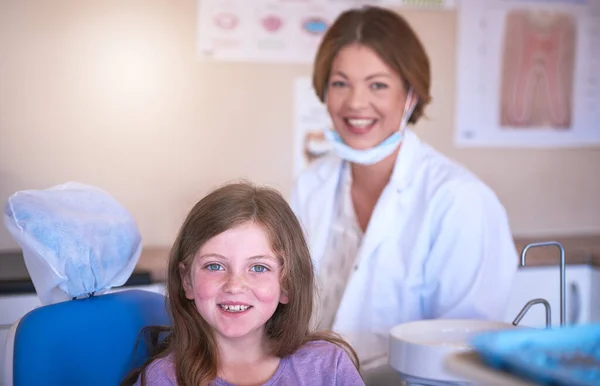 Visita Suo Check Mesi Una Bambina Dal Dentista Controllo — Foto Stock
