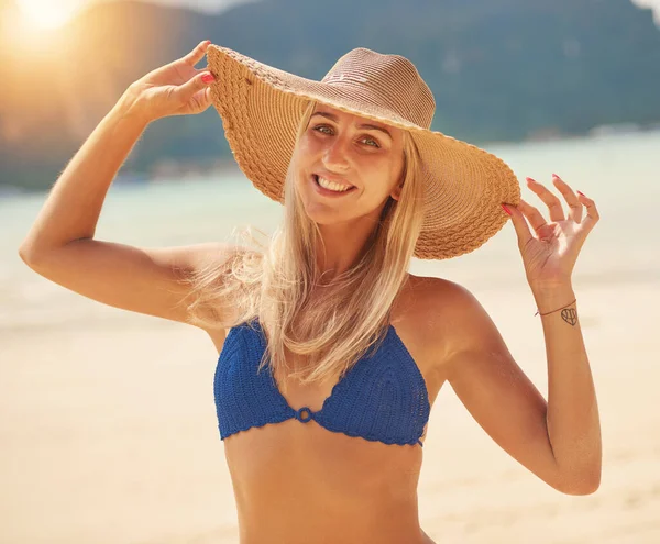 Staying Safe Sun Fashionably Portrait Happy Young Woman Bikini Relaxing — Stock Photo, Image