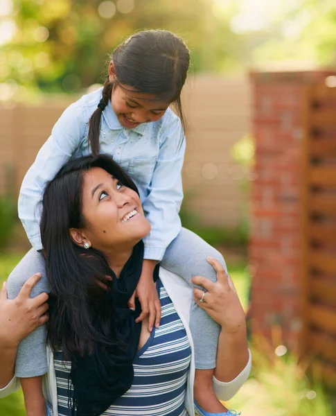 Akivel Legjobban Törődöm Egy Anya Lánya Együtt Élvezik Szabadnapot — Stock Fotó