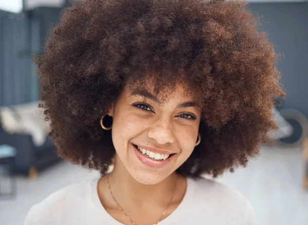 Mulher Negra Feliz Afro Retrato Sorriso Com Dentes Satisfação Para — Fotografia de Stock