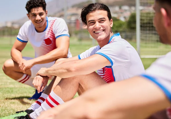 Fútbol Equipo Hombres Hablando Sonriendo Hablando Después Del Partido Entrenando —  Fotos de Stock