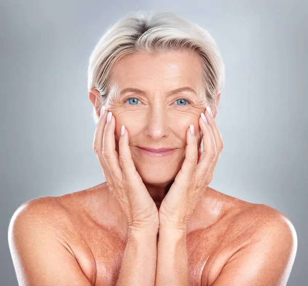 Skincare Beauty Face Senior Woman Wellness Health Smile Grey Studio — Stock Photo, Image