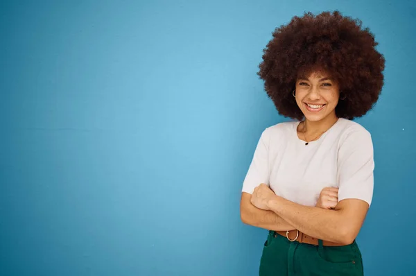 Mulher Negra Braços Cruzados Cabelo Natural Afro Felicidade Por Marketing — Fotografia de Stock